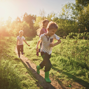 Spring Fever Survival Guide: 7 Stress-Free Ways to Take Your Homeschool Outdoors